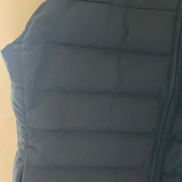 The North Face Black Puffer Vest - Picture 4 of 4
